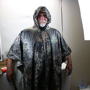 Outdoor Camouflage Rain Poncho. Fishing, Hunting Mossy Oak Breakup 48"x 30"